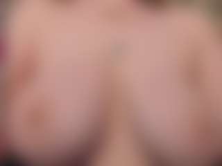 Live cam show with EmmaBloomm - Butt Plug on CamwithHer