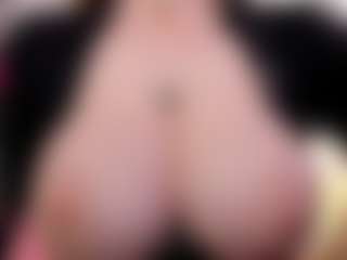 Live cam show with EmmaBloomm - BBW on Mixed Magazine Live