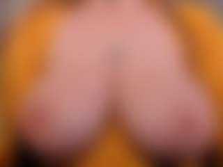 Live cam show with EmmaBloomm - Hairy Pussy on Camsoda