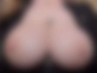 Live cam show with EmmaBloomm - Hairy Pussy on Camsoda