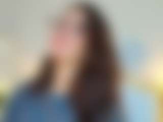 Live cam show with Kate Martinez - Glasses on AdultVida.com