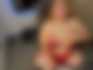 Live cam show with MerilandHH - Granny Dildo on AdultVida.com