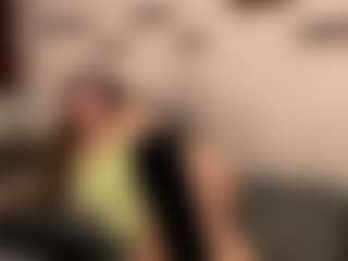 MerilandHH MILF webcam performer live streaming