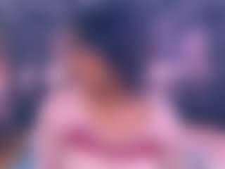 Live cam show with Chazzy - Petite MILF on SxyPornLive