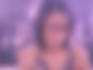 Show de câmera ao vivo com Chanel - Petite MILF no Camsoda