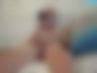 Live cam show with Goldie - Blowjob on eurowanks.com