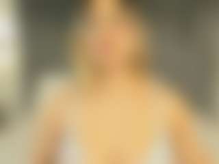 Live cam show with Tamralyn - Blonde Hair Blowjob on Uber Horny