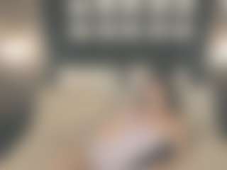 Live cam show with candy-fang - Green Eyes on Mixed Magazine Live