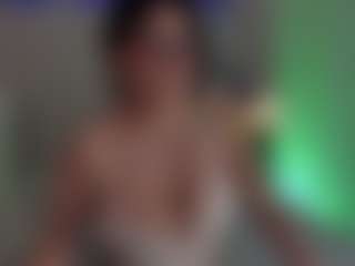 Evaa's Live Sex Cam Show