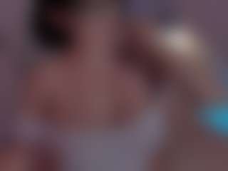 Evaa's Live Sex Cam Show