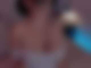 Evaa's Live Sex Cam Show