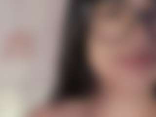 Live cam show with Evaa - Nipple Play on AdultVida.com