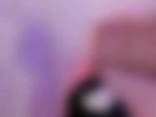 Live cam show with Evaa - Nipple Play on Camsoda