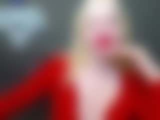 Live cam show with OliviaVerr - Facial on TeamSkeetLive