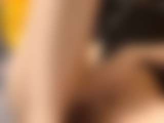 Live cam show with JoniGuice - Flirty on StripNow