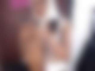Live cam show with Sweetmckensy - Brunette Hair on Mixed Magazine Live