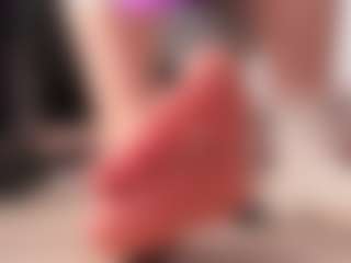 Live cam show with KamillaMoro - Smoke on SquirtSoMuch