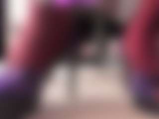 Live cam show with KamillaMoro - Office on googirlz