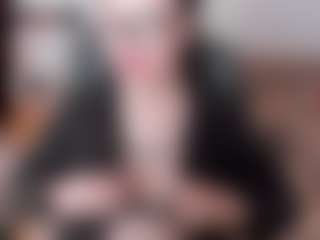 Live cam show with KamillaMoro - Submissive on Camsoda