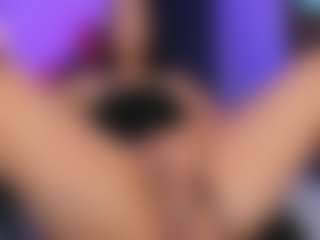 Live cam show with MelanyHolsen - Smoking on crypto-cams