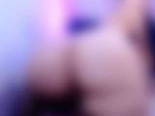 Live cam show with marianBigtits - Green Eyes on live18s.com