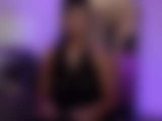 AshleyClaireX MILF webcam performer live streaming