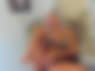 Live cam show with BlueEyesDesire - Fingering on Camming Site