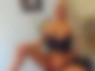 BlueEyesDesire's Live Sex Cam Show
