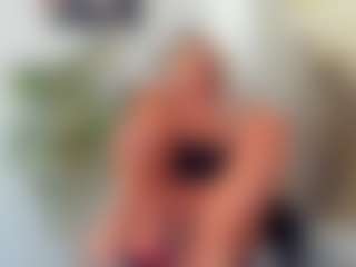 BlueEyesDesire's Live Sex Cam Show