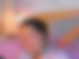 Live cam show with Laura-Torrees - Gamer Mature on Hubzter Live