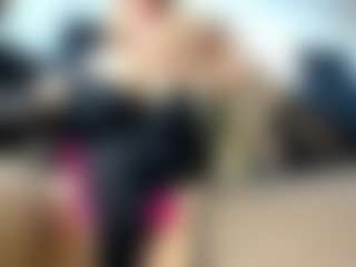 Live cam show with laura-fit - Dominican on Dolls Live