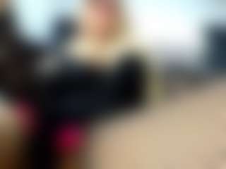 Live cam show with laura-fit - Facial Piercings on friskycurves.com