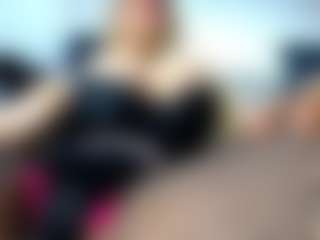Live cam show with laura-fit - Green Eyes on Uber Horny