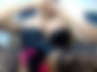 Live cam show with laura-fit - Irish on Latina Girls
