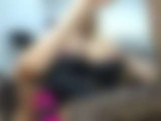 Live cam show with laura-fit - Green Eyes on Streamer API