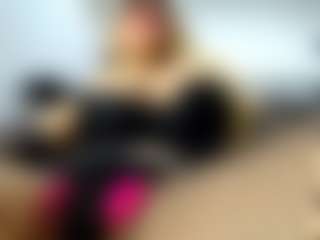 Live cam show with laura-fit - Brown Hair on SmokeAndPoke