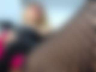 Live cam show with laura-fit - Italian on StripNow | colombia