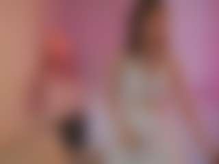Live cam show with Xonalenei - Green Eyes on Latina Girls