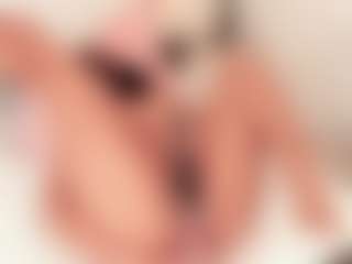 Live cam show with Bellaa-Joness - Blowjob on studioflirtlive.com