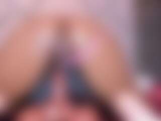 Live cam show with AmberJadee - Kisses on Camsoda