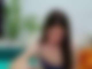 Live cam show with MelissaIsa - Brunette Hair on CamwithHer