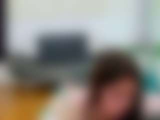 Live cam show with MelissaIsa - Smoking on dropp.cam