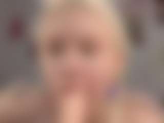 Live cam show with mia-wave - Nipple Piercings on crypto-cams