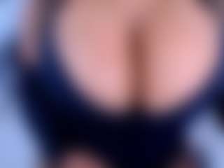 Live cam show with ruby-gracce - Black Hair on Camming Site