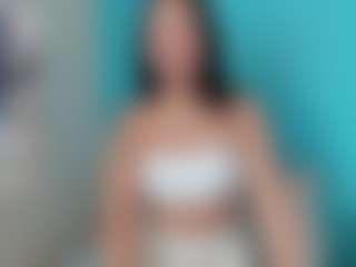 Live cam show with Emily22Swan - Orgasm on CamClone