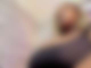 Live cam show with Renatafoxter1 - Black MILF on Camsoda