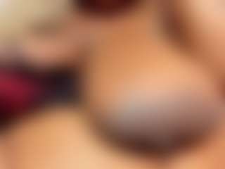 Live cam show with Renatafoxter1 - Ebony MILF on livesuperchat.net