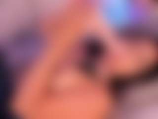 ZaraVesari MILF webcam performer live streaming