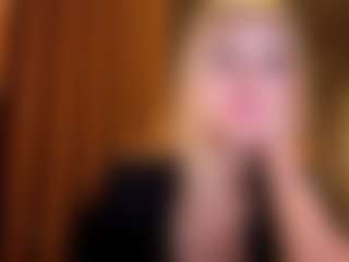 Live cam show with Mia - Butt Plug on SinfulBabes