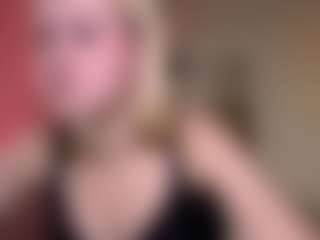 Live cam show with Mia - Mature on UwU Esports
